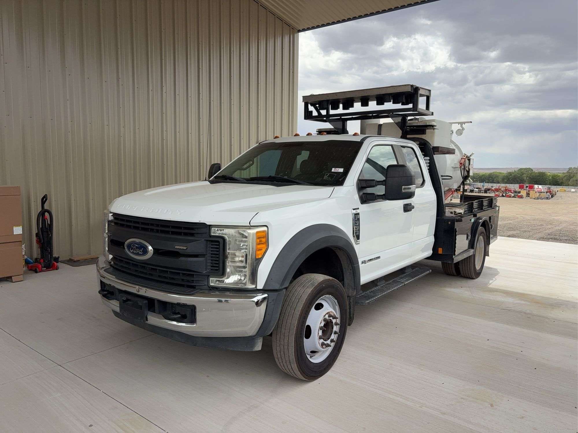 2017 Ford F-550 Equipment Image0
