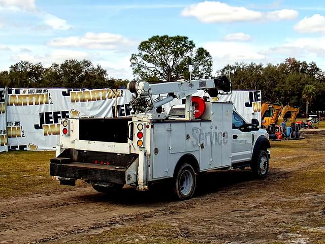 Image of Ford F-550 equipment image 4