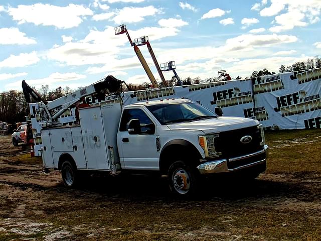 Image of Ford F-550 equipment image 2