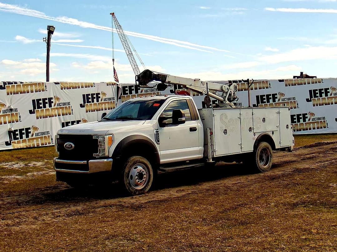 Image of Ford F-550 Primary image