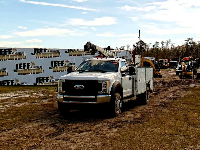 Image of Ford F-550 equipment image 1