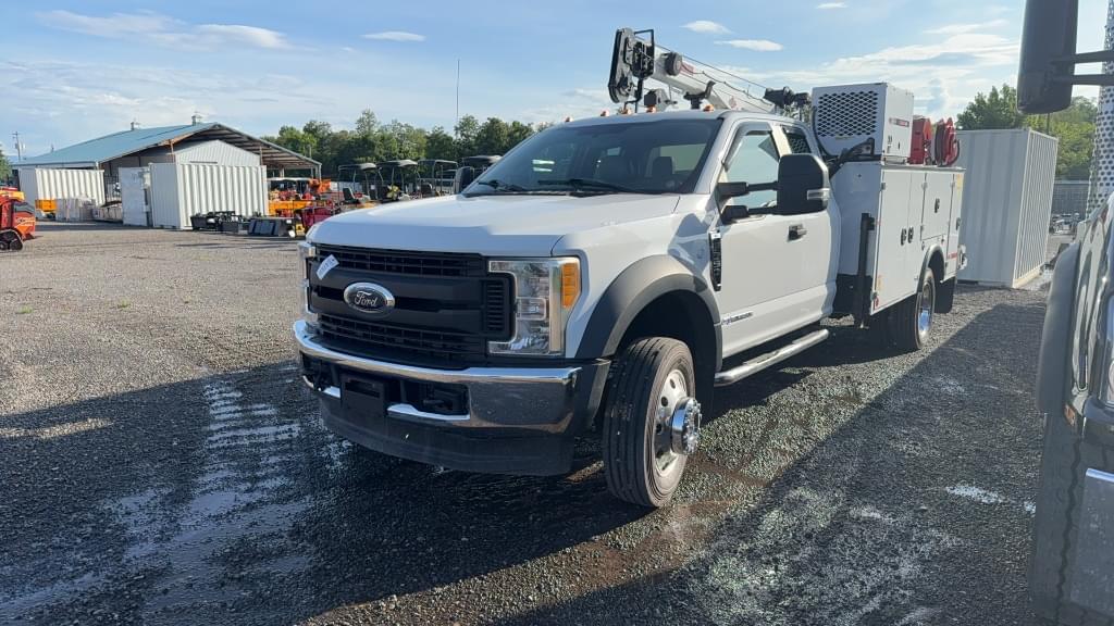 Image of Ford F-550 Primary image