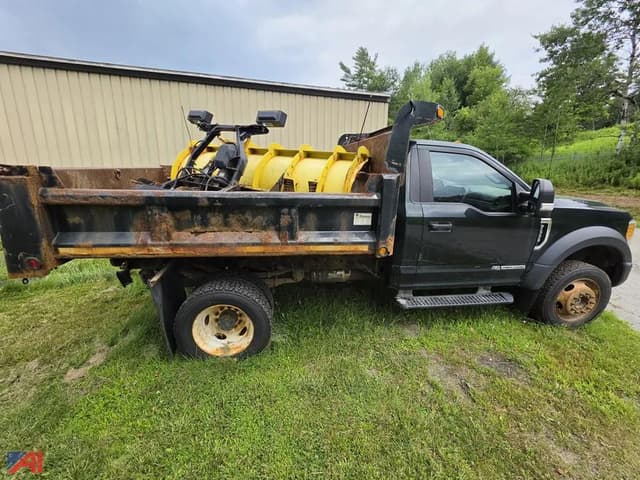 Image of Ford F-550 equipment image 4
