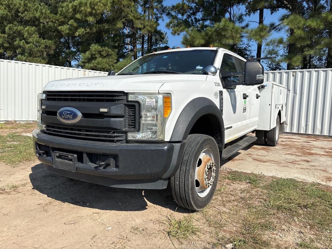 Image of Ford F-550 Primary image