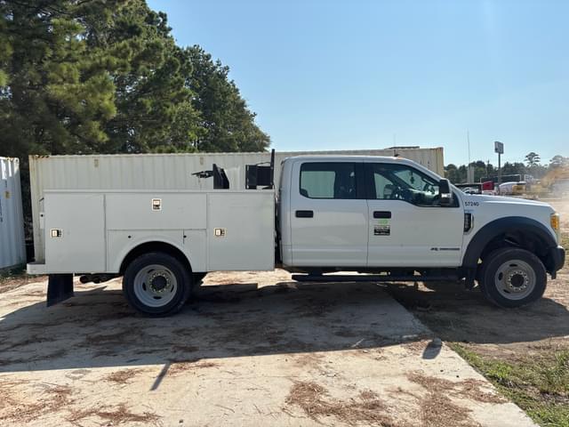 Image of Ford F-550 equipment image 3