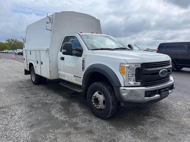 Image of Ford F-550 equipment image 3