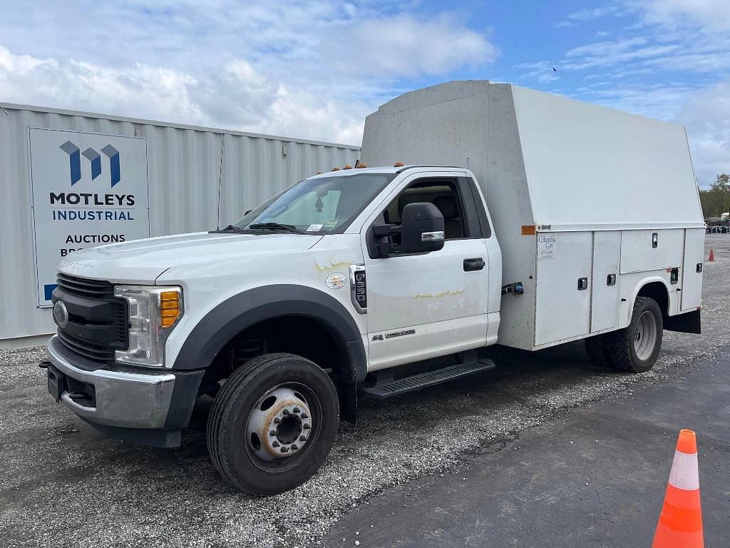 Image of Ford F-550 Primary image