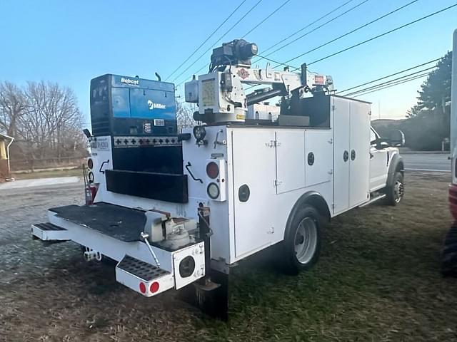 Image of Ford F-550 equipment image 4