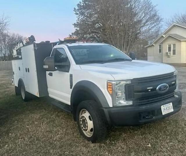 Image of Ford F-550 equipment image 3