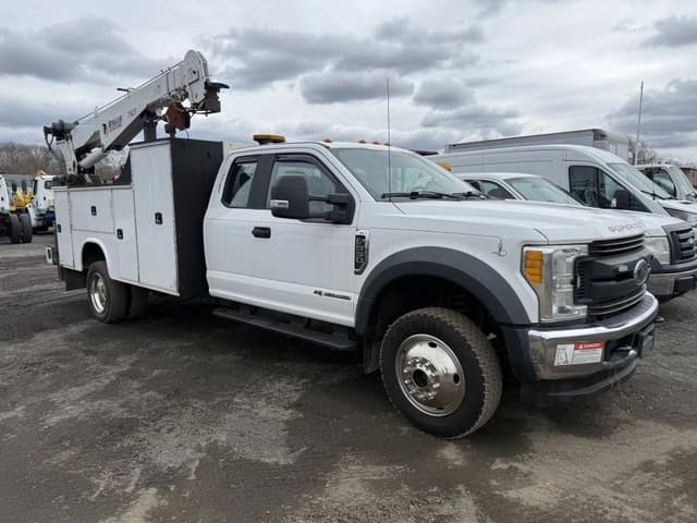 Image of Ford F-550 equipment image 2