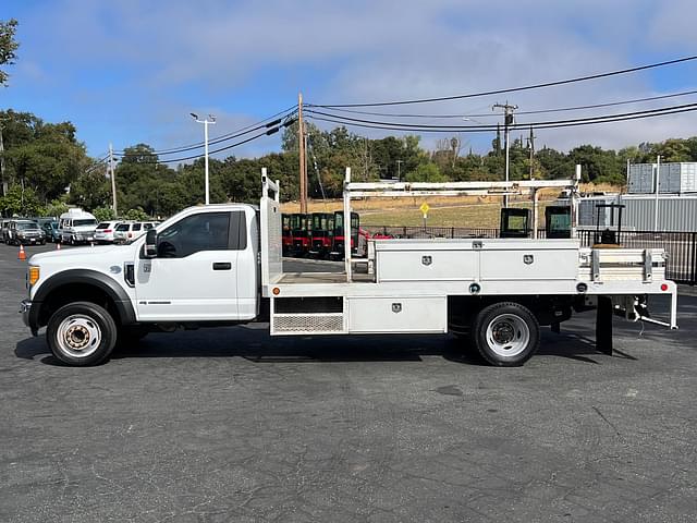 Image of Ford F-550 equipment image 1