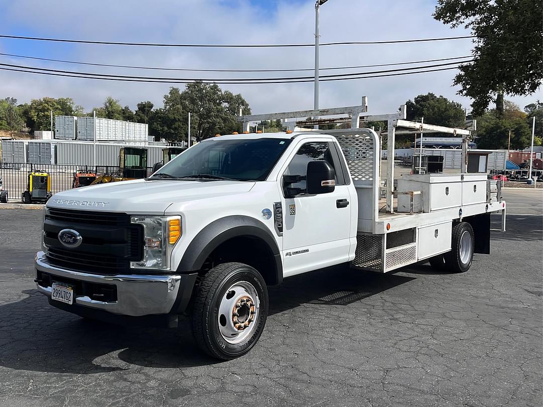 Image of Ford F-550 Primary image