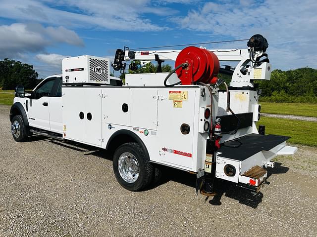 Image of Ford F-550 equipment image 2