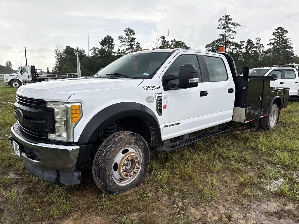 Image of Ford F-550 Primary image