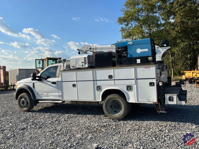 Image of Ford F-550 equipment image 2