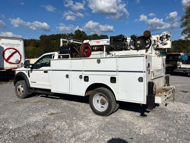 Image of Ford F-550 equipment image 2