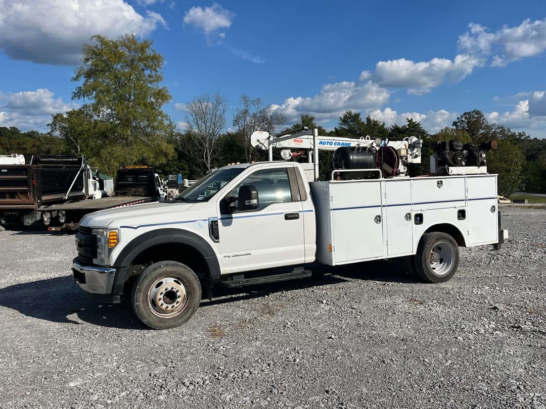 Image of Ford F-550 Primary image