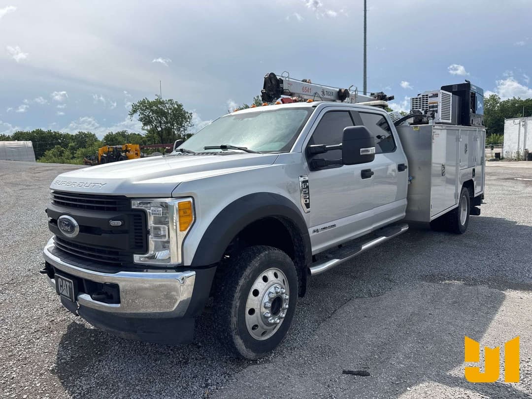 Image of Ford F-550 Primary image