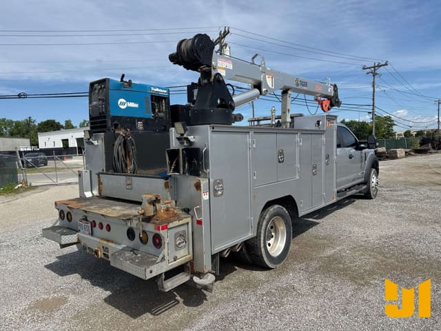 Image of Ford F-550 equipment image 4