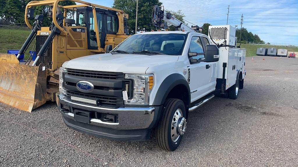 Image of Ford F-550 Primary image