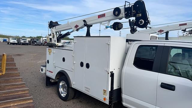 Image of Ford F-550 equipment image 4