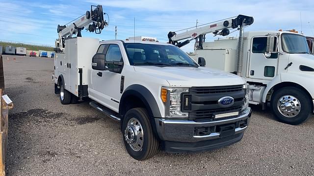Image of Ford F-550 equipment image 2