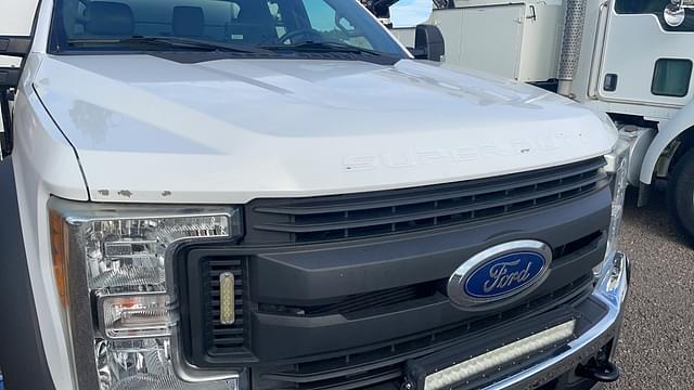 Image of Ford F-550 equipment image 3