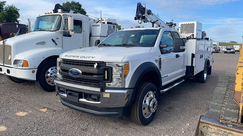 Image of Ford F-550 Primary image