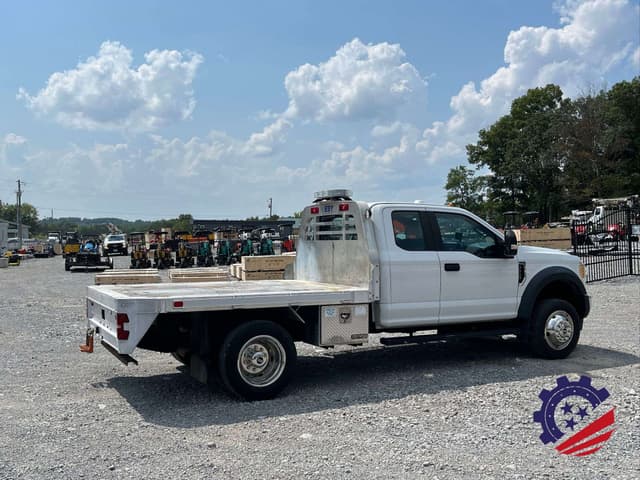 Image of Ford F-550 equipment image 3