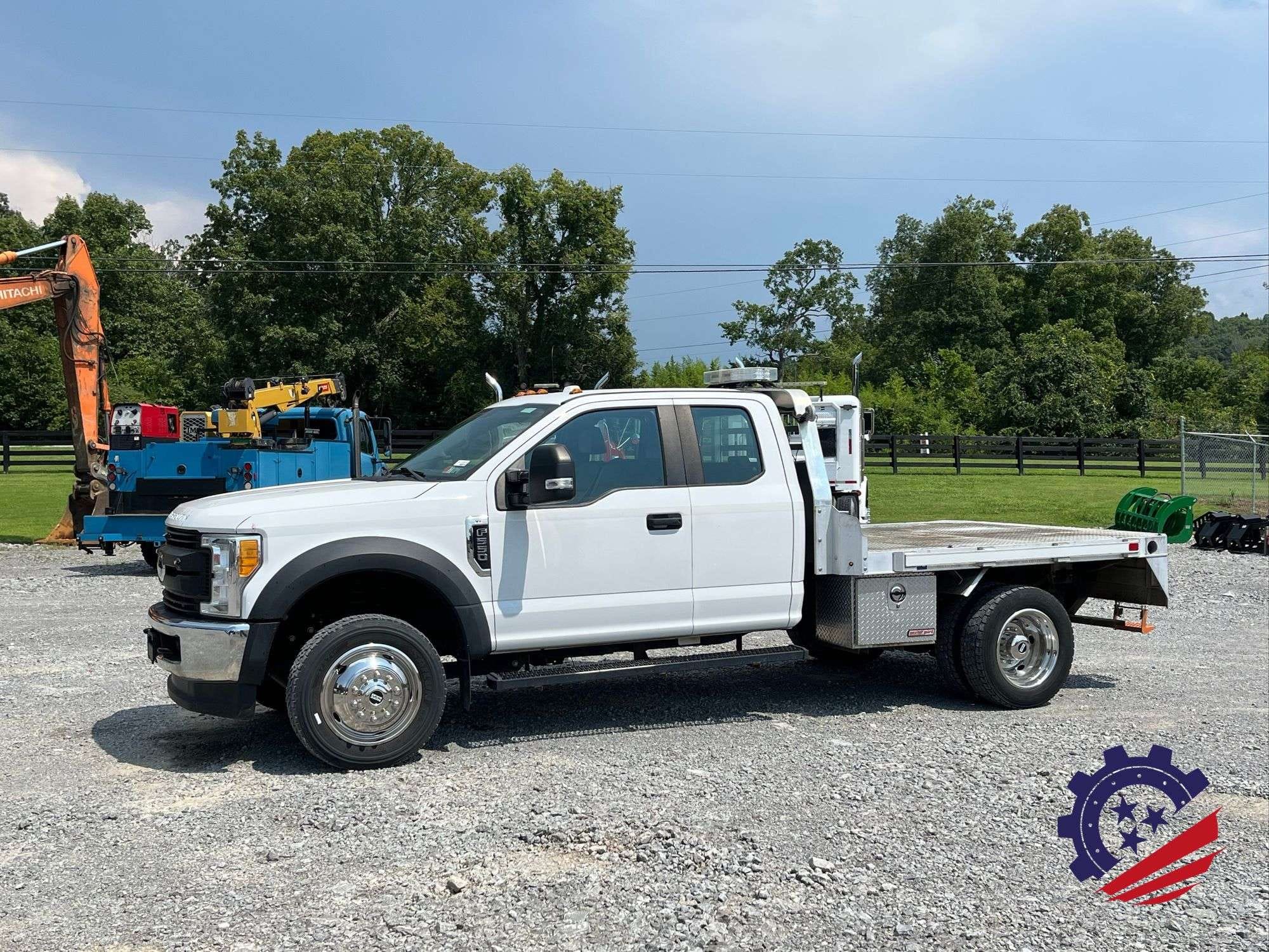 2017 Ford F-550 Equipment Image0