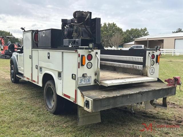 Image of Ford F-550 equipment image 4