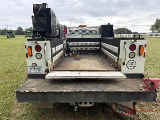 Image of Ford F-550 equipment image 3
