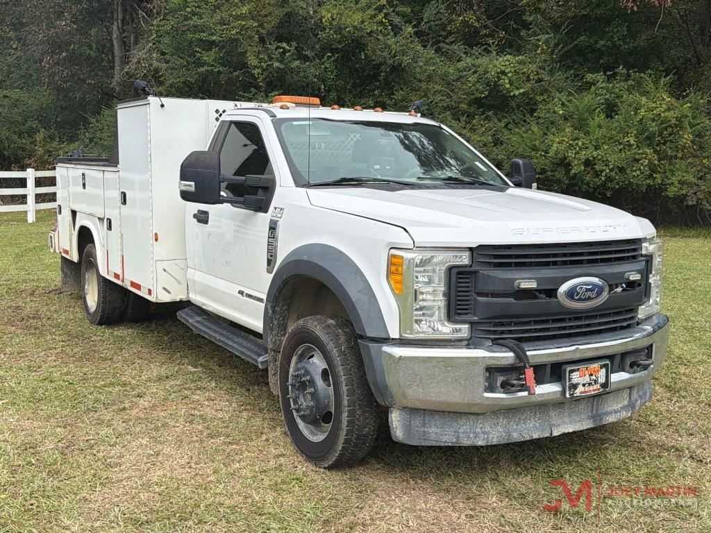 Image of Ford F-550 Primary image