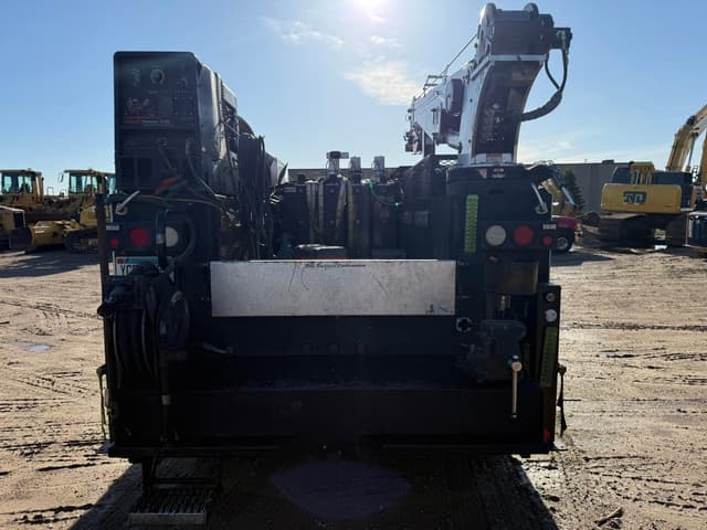 Image of Ford F-550 equipment image 3