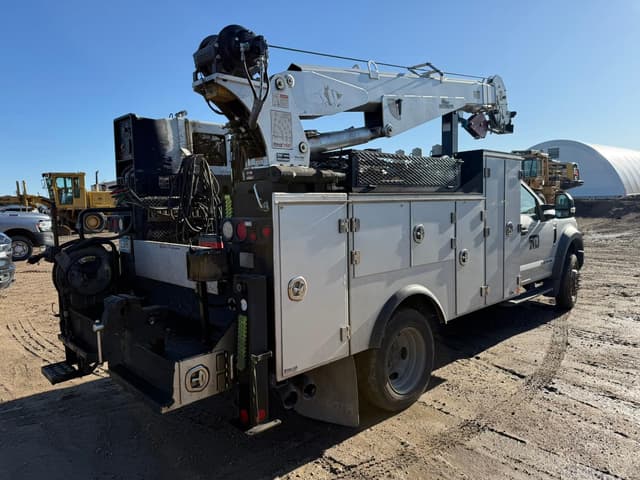 Image of Ford F-550 equipment image 4