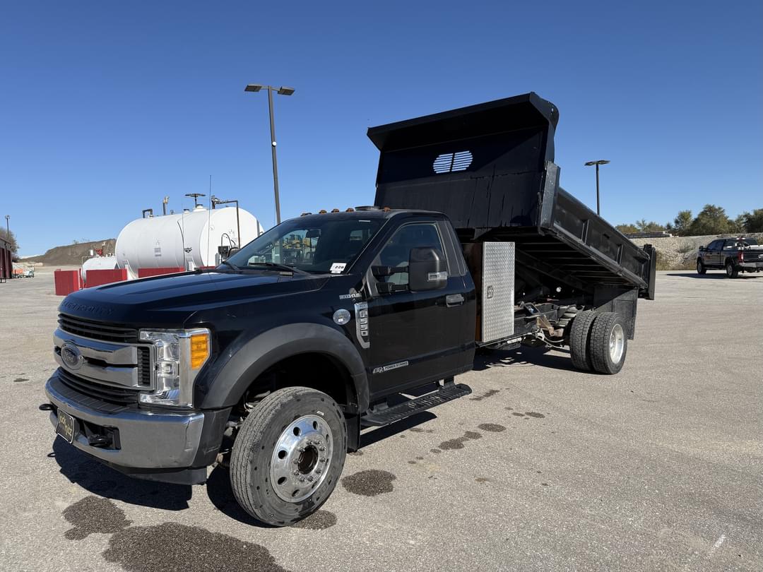 Image of Ford F-550 Primary image