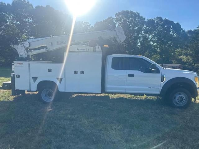Image of Ford F-550 equipment image 2