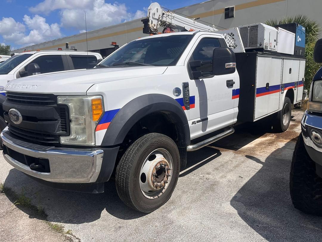 Image of Ford F-550 Primary image