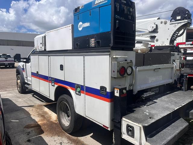 Image of Ford F-550 equipment image 1