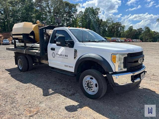 Image of Ford F-550 equipment image 2