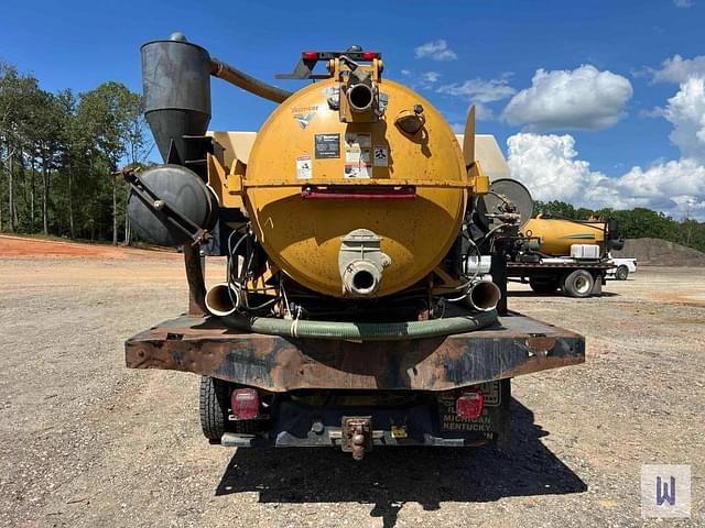 Image of Ford F-550 equipment image 4