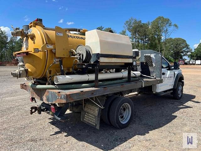 Image of Ford F-550 equipment image 3