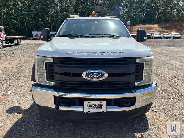 Image of Ford F-550 equipment image 1
