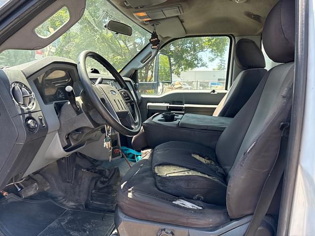 Image of Ford F-650 equipment image 4