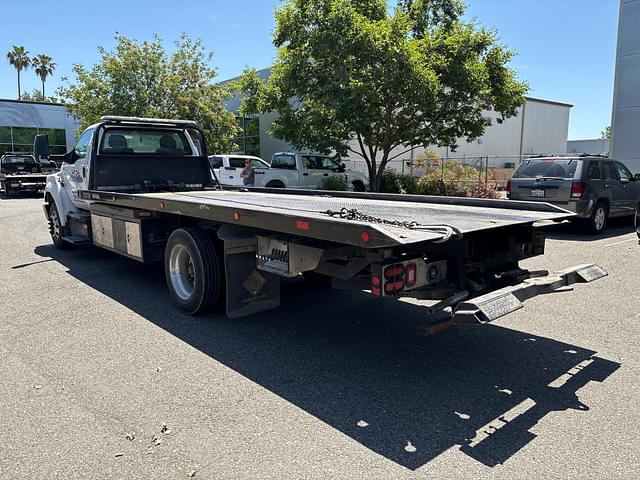 Image of Ford F-650 equipment image 3