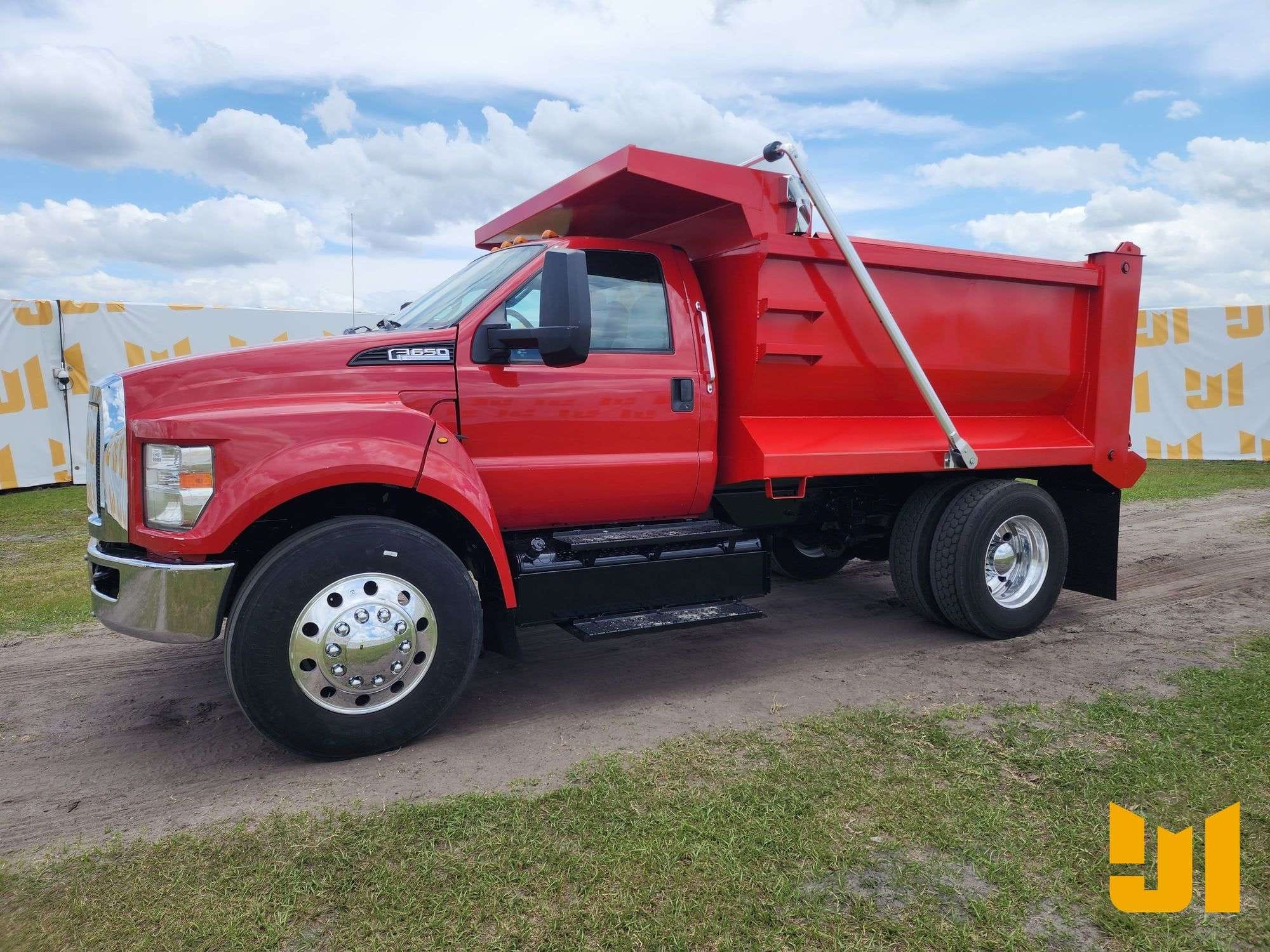 2017 Ford F-650 Equipment Image0