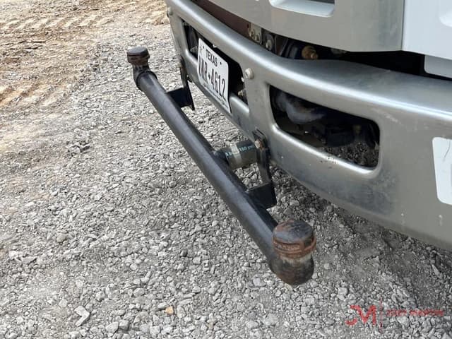 Image of Ford F-650 equipment image 3