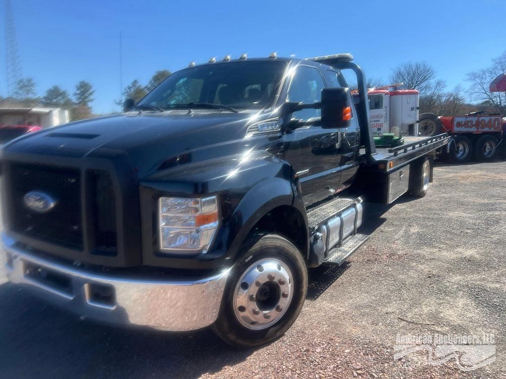 Image of Ford F-650 Primary image