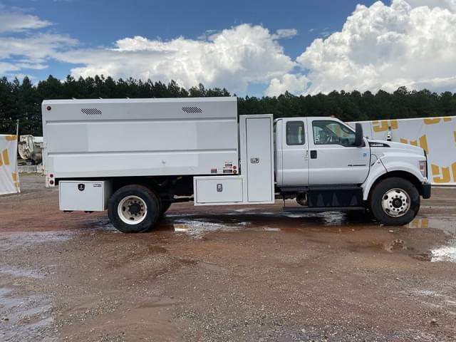 Image of Ford F-750 equipment image 3