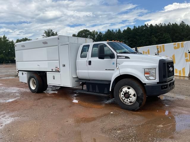Image of Ford F-750 equipment image 2